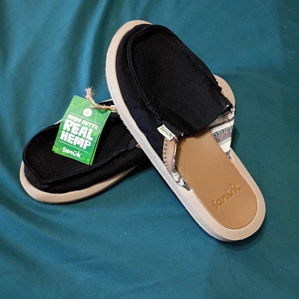 Sanuk Black and Tan Hemp Slip-Ons